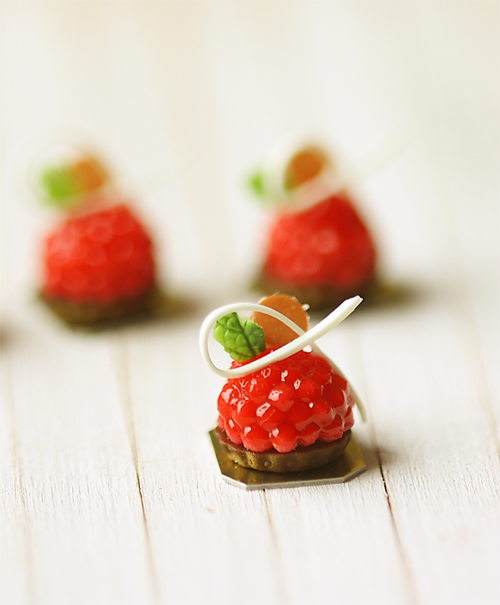Dollhouse Miniature Food - Raspberry White Chocolate Tart 1/12 Dollhouse Miniature Scale