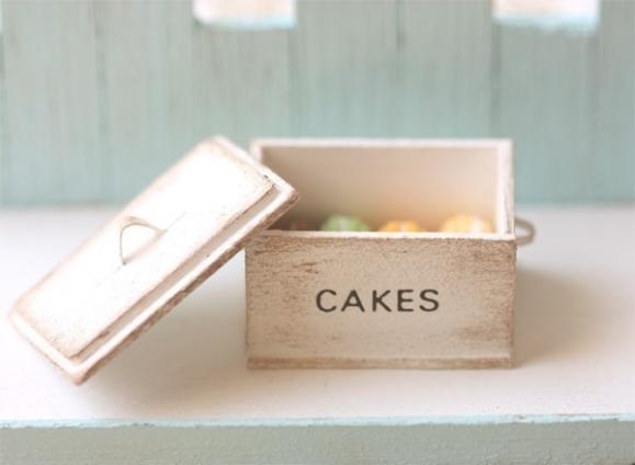 Dollhouse Miniature Food - Miniature Shabby Chic Cake Box