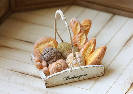 Miniature Food - Dollhouse Assorted Breads In Rustic Tray